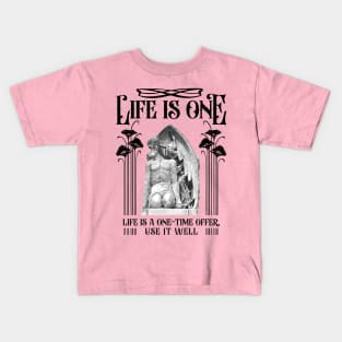 Un Beso de la Muerte Kids T-Shirt